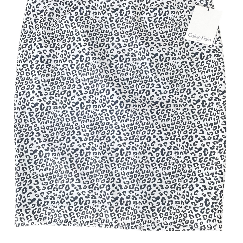 NWT Calvin Klein Black and White Leopard Print Pencil Skirt. Size 2